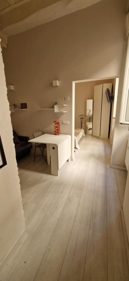 Savelli Apartment Old Town - Near Navona Place Рим Экстерьер фото