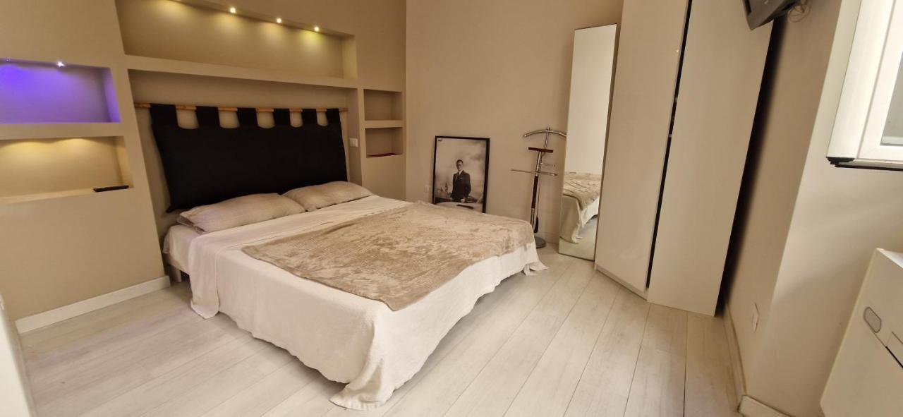 Savelli Apartment Old Town - Near Navona Place Рим Экстерьер фото