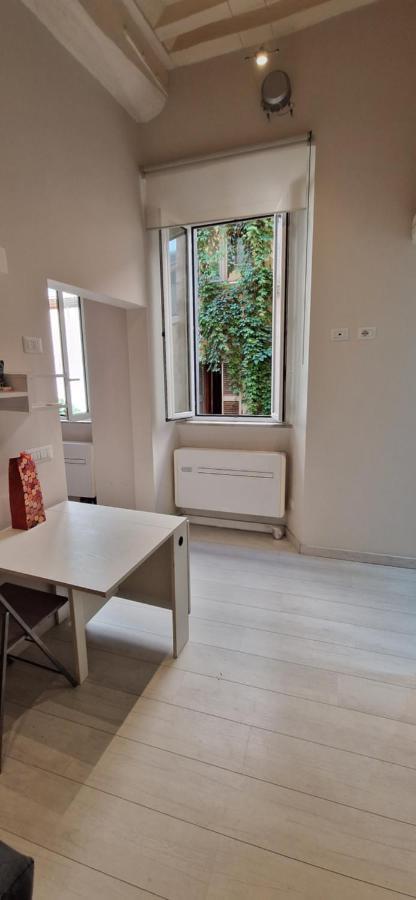 Savelli Apartment Old Town - Near Navona Place Рим Экстерьер фото