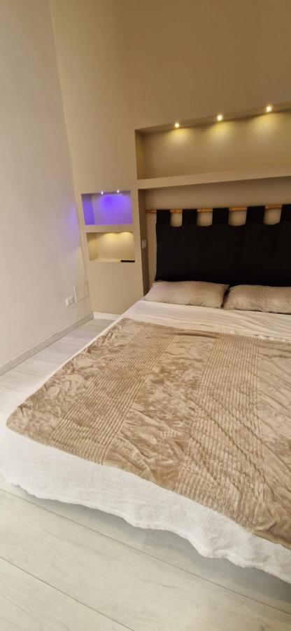 Savelli Apartment Old Town - Near Navona Place Рим Экстерьер фото